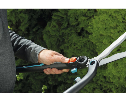 Gardena nůžky na keře používané pro zahradní střih