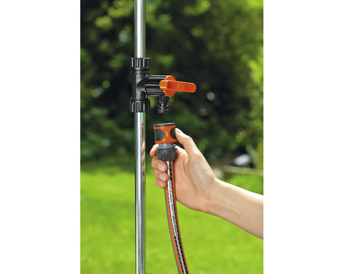 Zahradní sprcha s vodovodním kohoutkem a hadicovou přípojkou