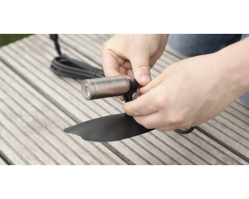 Montáž zahradního světla se zemním hrotem