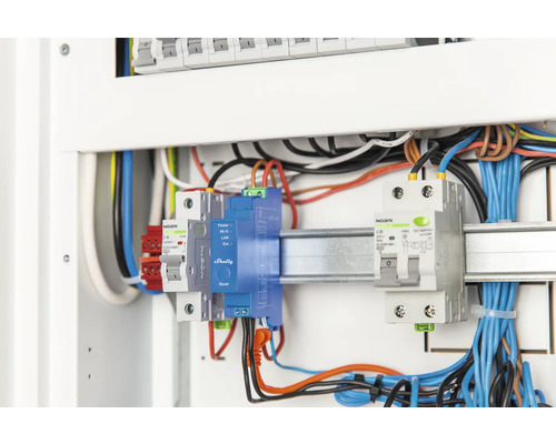 Pojistková skříň s pojistkami a kabeláží