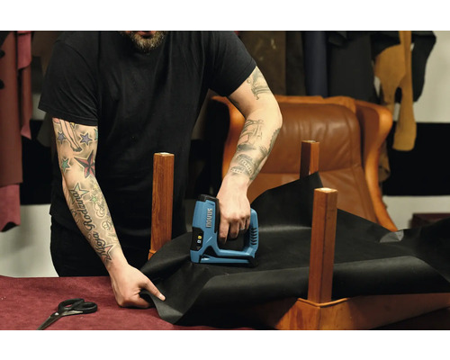 Čalounění židle pomocí elektrické sponkovačky