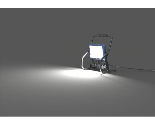 LED stavební reflektor s kabelem a nosným rámem