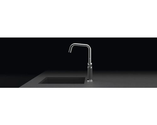 Kuchyňská baterie s obdélníkovým výtokem na umyvadle