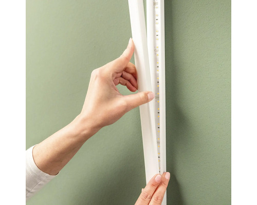 Instalace LED pásku do profilu na stěně