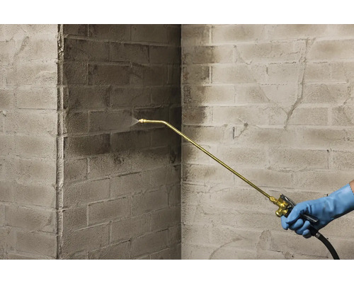 Čištění vnější stěny pomocí postřikovače