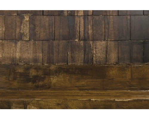 Detailní záběr dlažebních kostek a dřeva.