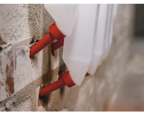 Tlakové injektážní trysky pro vysoušení zdiva na cihlové zdi