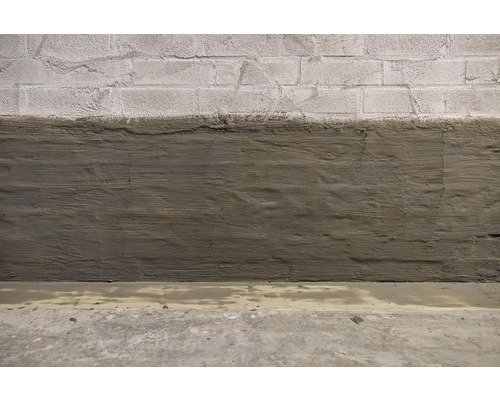 Izolace stěn suterénu s cementovou omítkou a betonovou podlahou