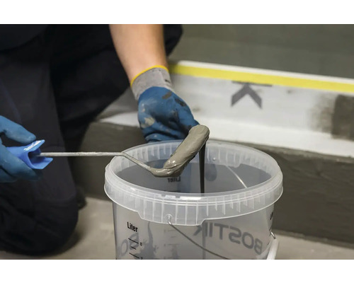 Aplikace těsnění válečkem na povrch