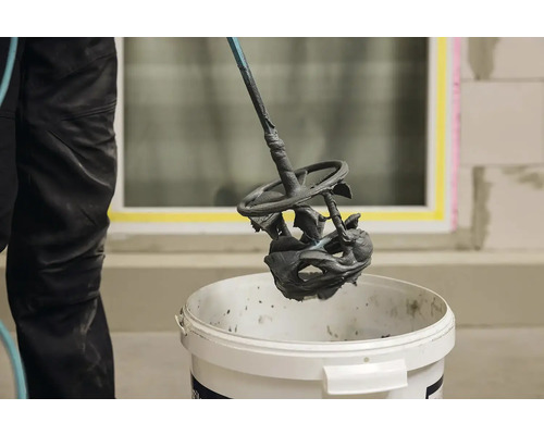 Míchačka betonu s maltou ve vědru