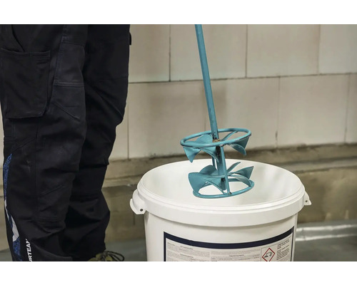 Míchadlo na maltu v kbelíku na míchání materiálů