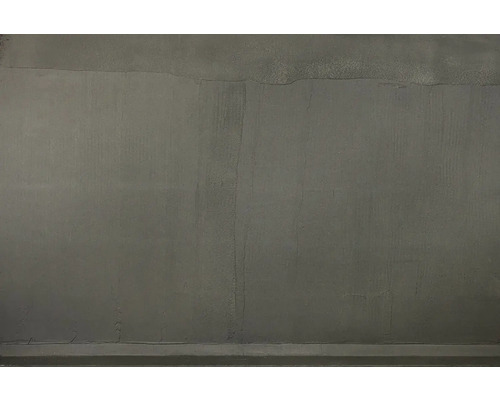 Štuková šedá zeď s bordurou