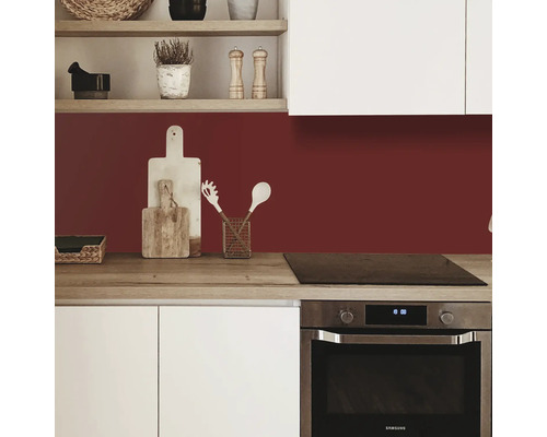 Kuchyňská scéna se zadní stěnou, pracovní deskou a skříněmi