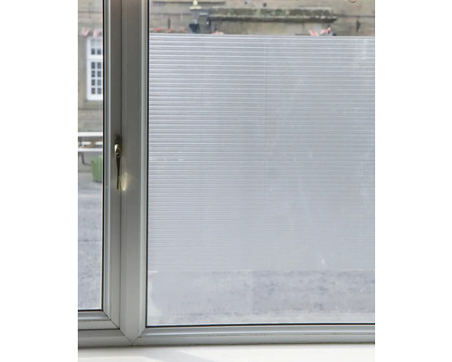 Okno s matnou fólií pro izolaci soukromí