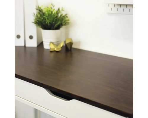 Psací stůl se zásuvkou, dřevěný povrch, kancelářské doplňky