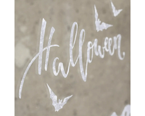 Nápis Halloween a netopýři jako okenní dekorace