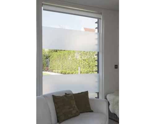 Okno s ochrannou fólií v obývacím pokoji