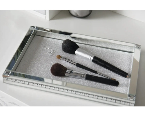 Dekorativní podnos s make-up štětci a kamínky