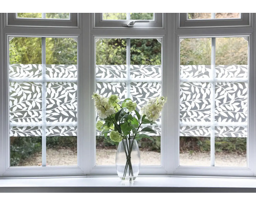 Dekorační fólie s motivem listů na okně