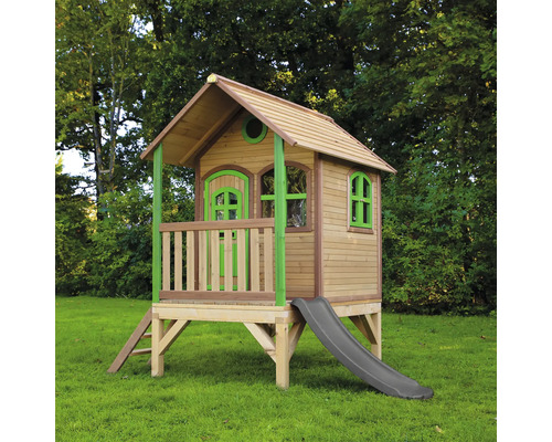 Dřevěný hrací domek se skluzavkou do zahrady