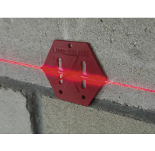 Měřicí nástroj Meter-Riss FFB s laserovou linií na zdi