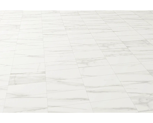 Dlaždice s mramorovým vzhledem na podlaze