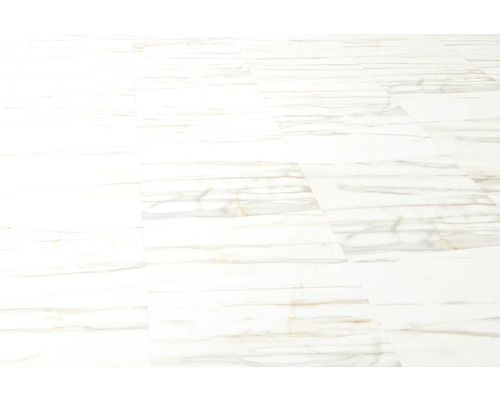 Položená podlahová krytina vzhledu mramoru.