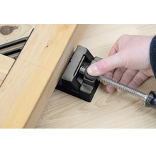 Rohová svěrka v akci s dřevěnými obrobky