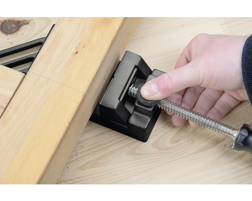 Rohová svěrka v akci s dřevěnými obrobky