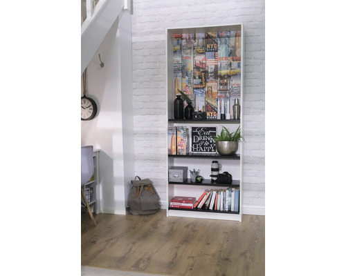 Vysoká police se čtyřmi policemi a motivem New York City