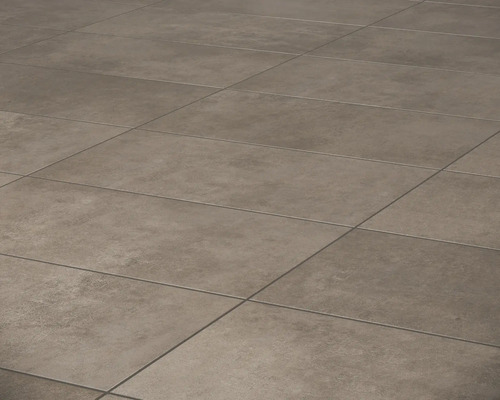 Pohled na keramické dlaždice s matným povrchem a obdélníkovým tvarem