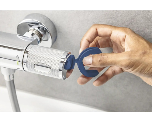 Snímek termostatického ventilu s nástrojem pro demontáž