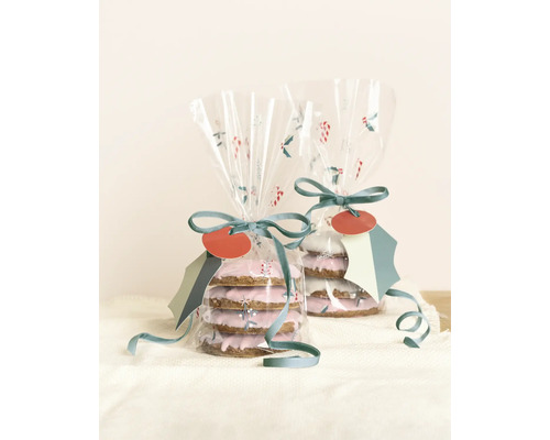 Dvě balená sušenky se stuhou a visačkou