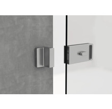 Detailní pohled na skleněný sprchový zámek s rukojetí
