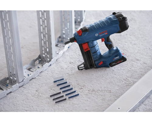 Akumulátorová nastřelovací pistole s hřeby a kovovou rámovou konstrukcí