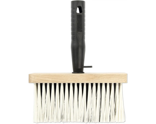 Štětec s dřevěným tělem a plastovou rukojetí