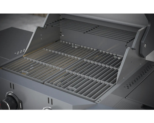 Gril s grilovacím roštem a ohřívacím roštem