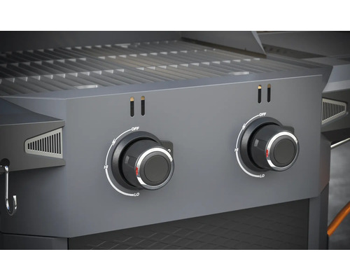 Detail plynového grilu se dvěma otočnými knoflíky pro nastavení teploty