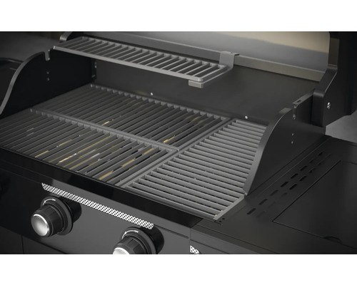 Gril s grilovacím roštem a ohřívacím roštem