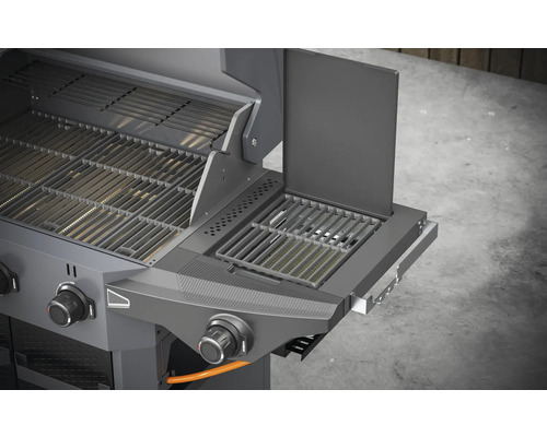 Plynový gril s grilovacími rošty a bočním hořákem