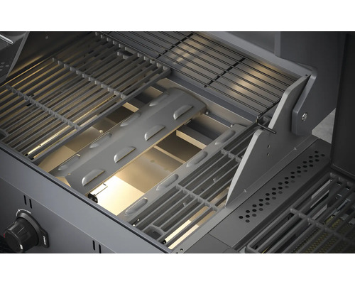 Vnitřek grilu s roštem a krytem