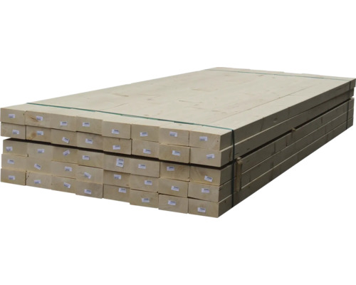 Stoh surových hranolů pro stavební projekty