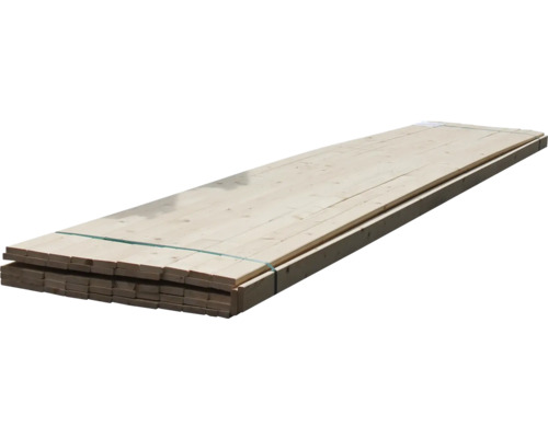 Stoh surových dřevěných desek držených pohromadě páskou