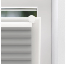 Detailní záběr plisované žaluzie na okně