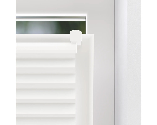 Detailní záběr bílé žaluzie na okně