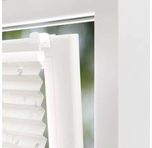 Detailní pohled na plisovanou žaluzii na okně