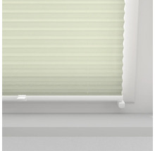 Detailní záběr skládané žaluzie na okně