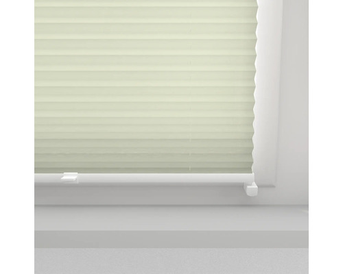 Detailní záběr skládané žaluzie na okně