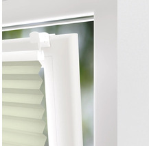 Detailní pohled na plisovanou žaluzii na okně