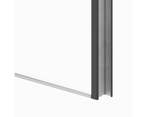 Detail rohu sprchového koutu s rámovým profilem